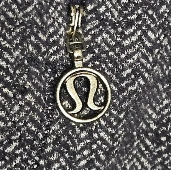 Lululemon full zip‎ casual mid weight jacket. Size 4 - Picture 3 of 5